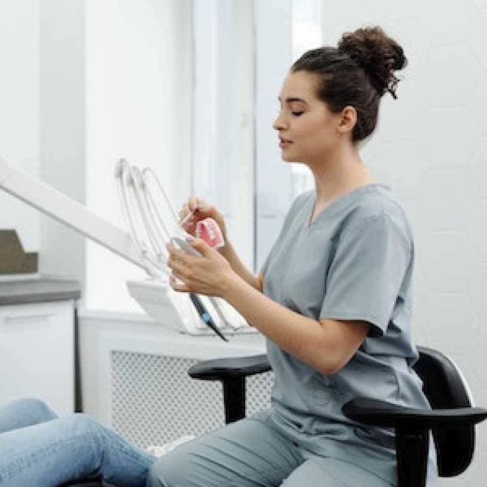 Finding the Right Doctor for Dental Implants